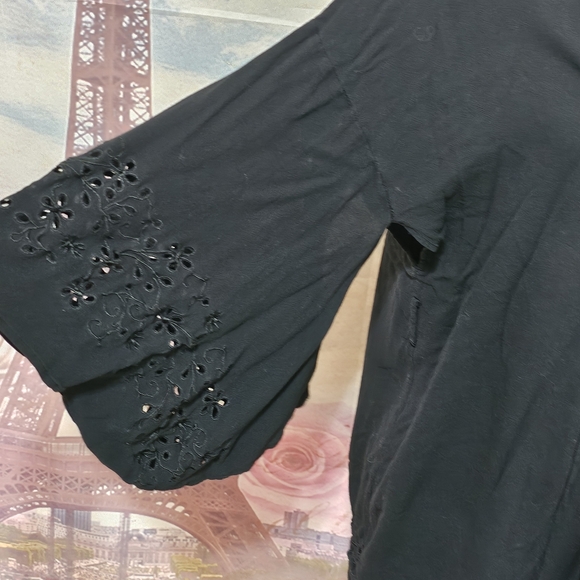 Ecru Lab Black Kimono bell sleeve floral cutout details sz S/M - Picture 3 of 9